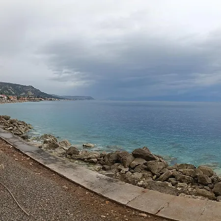 House Next To The Sea Side *